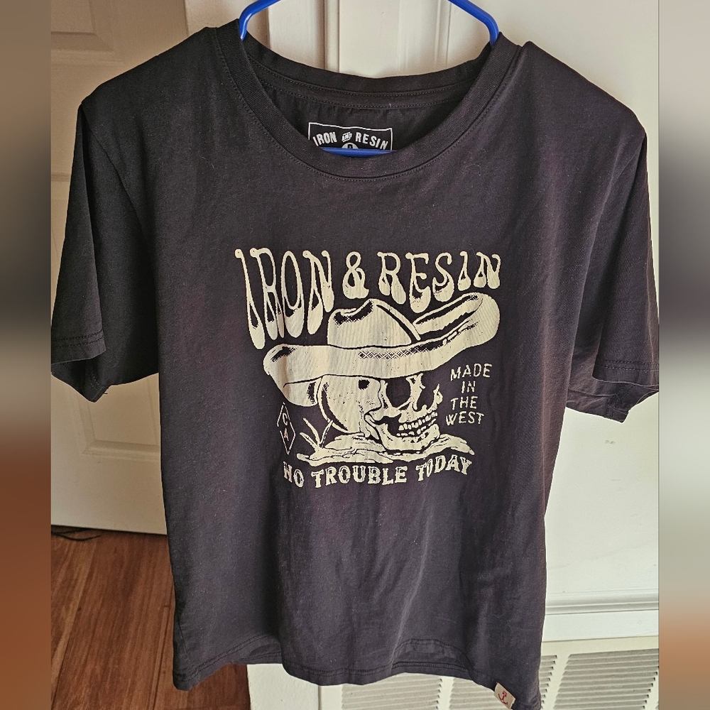 Iron & Resin tee